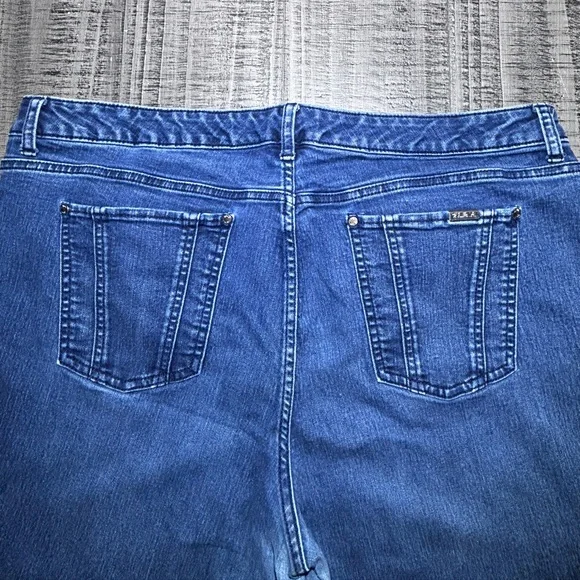 Jennifer Lopez Classic Blue Women's Jeans - Picture 13 of 13